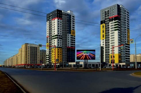 Рекламный экран в городе — бульвар Строителей